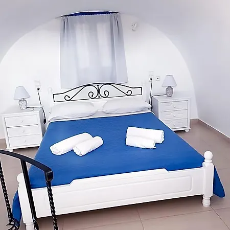 Hotel White & Blue Emboreion
